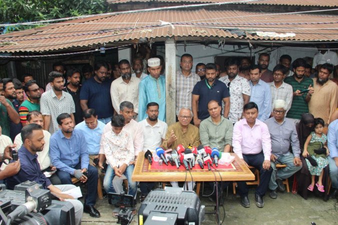 উত্তরা মাইলস্টোন স্কুল এন্ড কলেজ বিমান দুর্ঘটনায় শহীদ মাসুমা বেগম ছেলের দায়িত্ব নিলেন তারেক রহমান