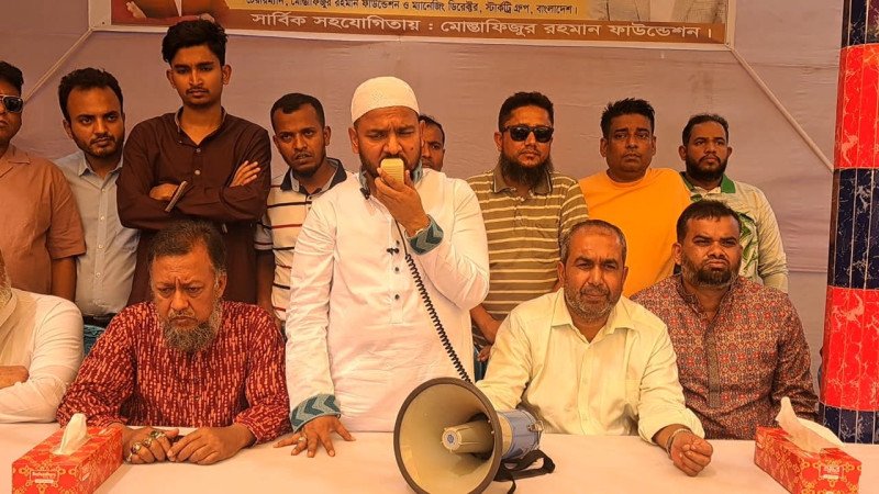 সিদ্ধিরগঞ্জে মোস্তাফিজুর রহমান ফাউন্ডেশনের উদ্যোগে ঈদ উপহার বিতরণ