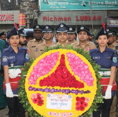 মহান স্বাধীনতা ও‌ জাতীয় দিবস ২০২৬ উপলক্ষে সকল বীর শহীদের প্রতি শ্রদ্ধাঞ্জলি জ্ঞাপন করলেন পুলিশ সুপার,গাইবান্ধা