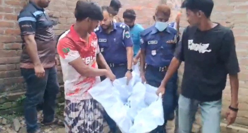 যৌতুকের দাবিতে গৃহবধূকে শ্বাসরোধে হত্যার অভিযোগ