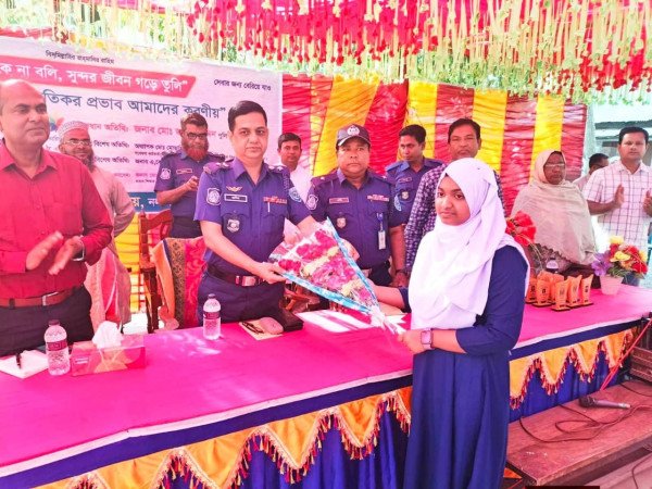 গাইবান্ধা সাদুল্লাপুরে শিক্ষাঙ্গনে মাদক দ্রব্যের ক্ষতিকর প্রভাব আমাদের করণীয়”শীর্ষক আলোচনা সভা ও কৃতী শিক্ষার্থী সংবর্ধনা