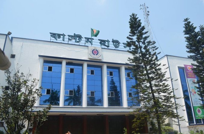 চট্টগ্রাম বন্দরে জট কমাতে মে মাসজুড়ে বিশাল ই-অকশন: ২২০ কনটেইনার পণ্য যাচ্ছে নিলামে