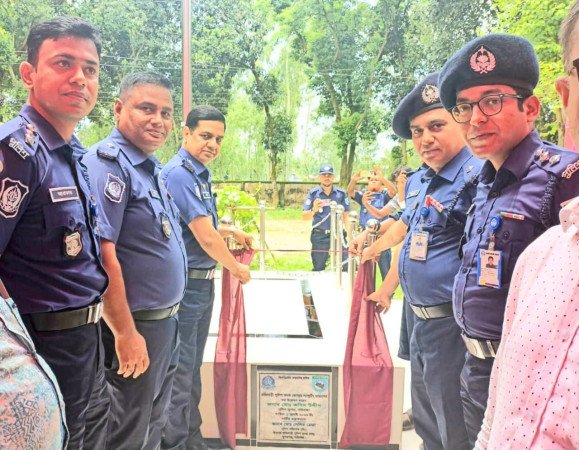 সুন্দরগঞ্জ কঞ্চিবাড়ী পুলিশ তদন্ত কেন্দ্রে স্যালুটিং ডায়াসের উদ্বোধন