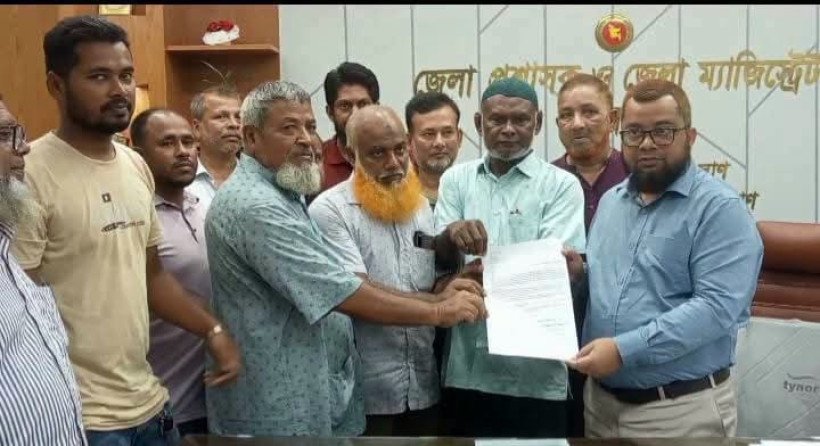 গাইবান্ধায় টিসিবির ডিলারদের পুনোরায় নবায়নের দাবিতে মানববন্ধন ও স্মারক লিপি প্রদান